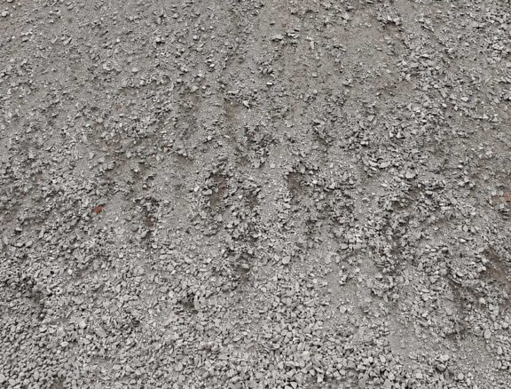 Mezcla de agregados naturales lista para diferentes aplicaciones constructivas, ideal para rellenos, nivelaciones y trabajos donde se requiere una base resistente y uniforme.
