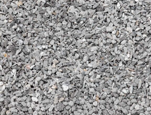 Agregado de alta resistencia utilizado para la producción de concreto y obras que requieren mayor estabilidad estructural, proporcionando un excelente soporte en diferentes tipos de construcción.
